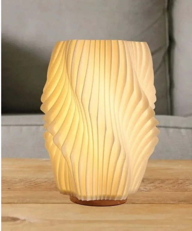 Luminária decorativa com cúpula ondulada